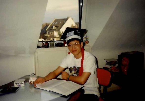 1993年2月乔戴博士帽家中窗外.png