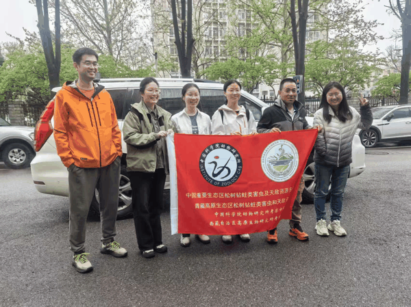 1出发前团队合影.jpg
